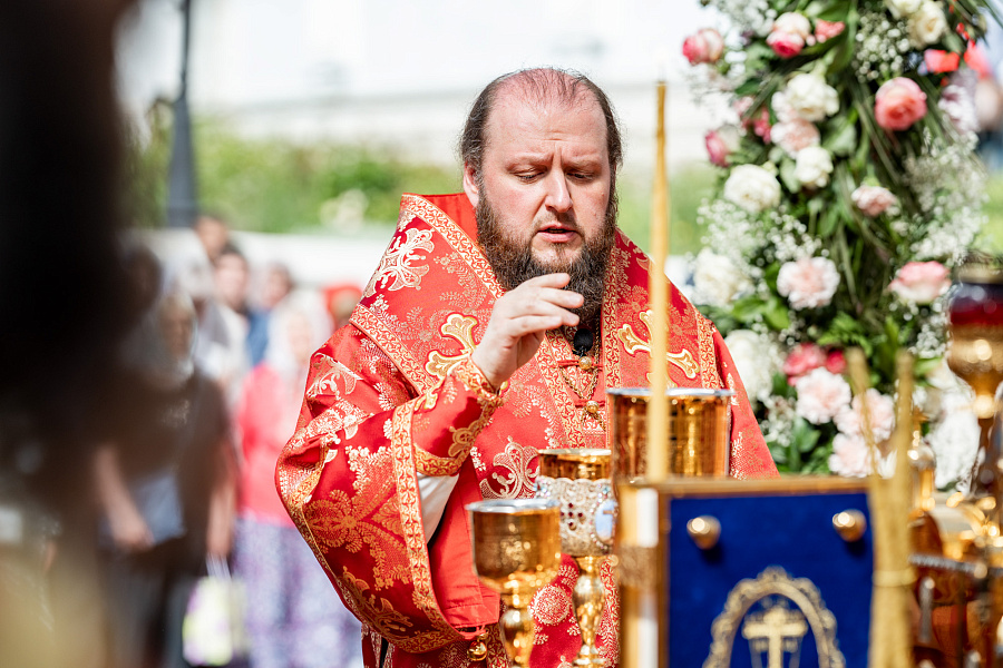 Божественная литургия во Введенском Владычнем монастыре города Серпухова